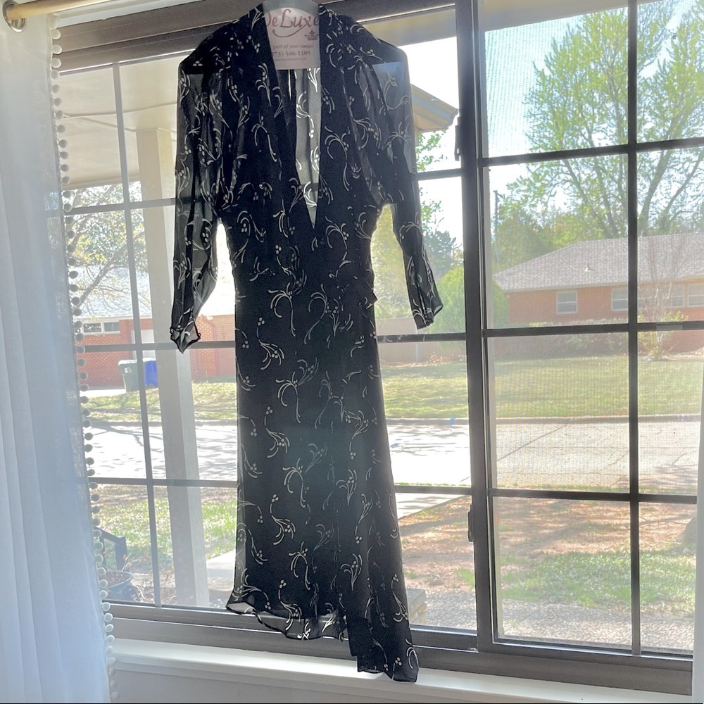 Joie Floaty black and white print wrap dress w/sheer sleeves Only worn once